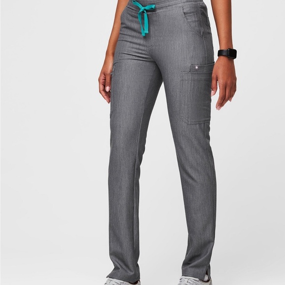 NWOT FIGS Yola Skinny Scrub pants. Size Small, Petite length.  Color Graphite - Picture 1 of 14